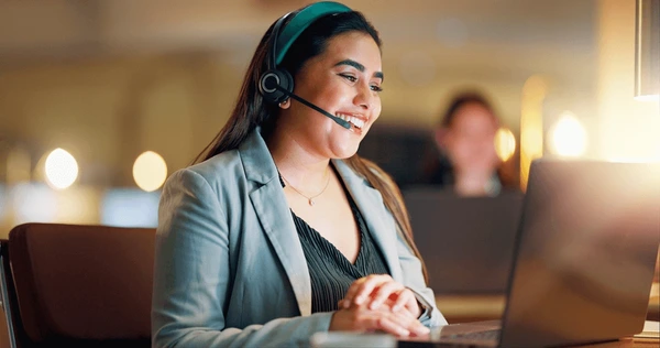 Atención al cliente de Service del Sur respondiendo consultas